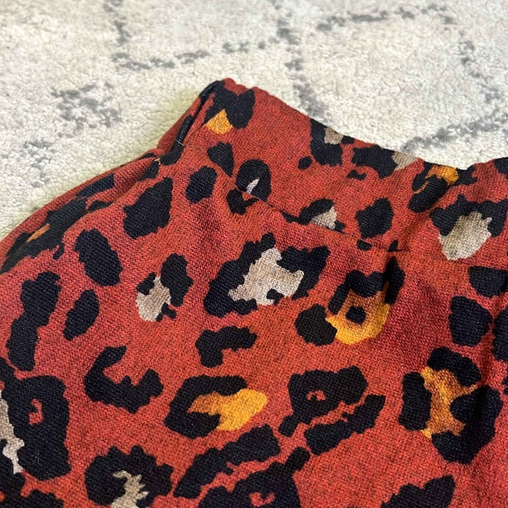 Leopard Patterned Shorts w/ Ruffle at the Bottom - Picture 6 of 6